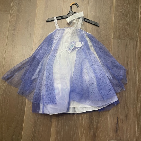 Disguise for Target Frozen Snow Queen Elsa light up costume. NWT small 4/6 - Picture 4 of 7